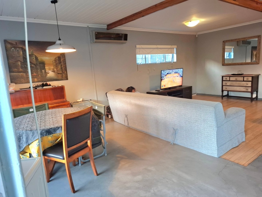 4 Bedroom Property for Sale in Oakdale Western Cape